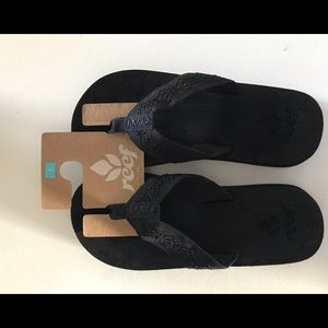 Reef flip flops brand new Sz 7 fits like 6.5.
